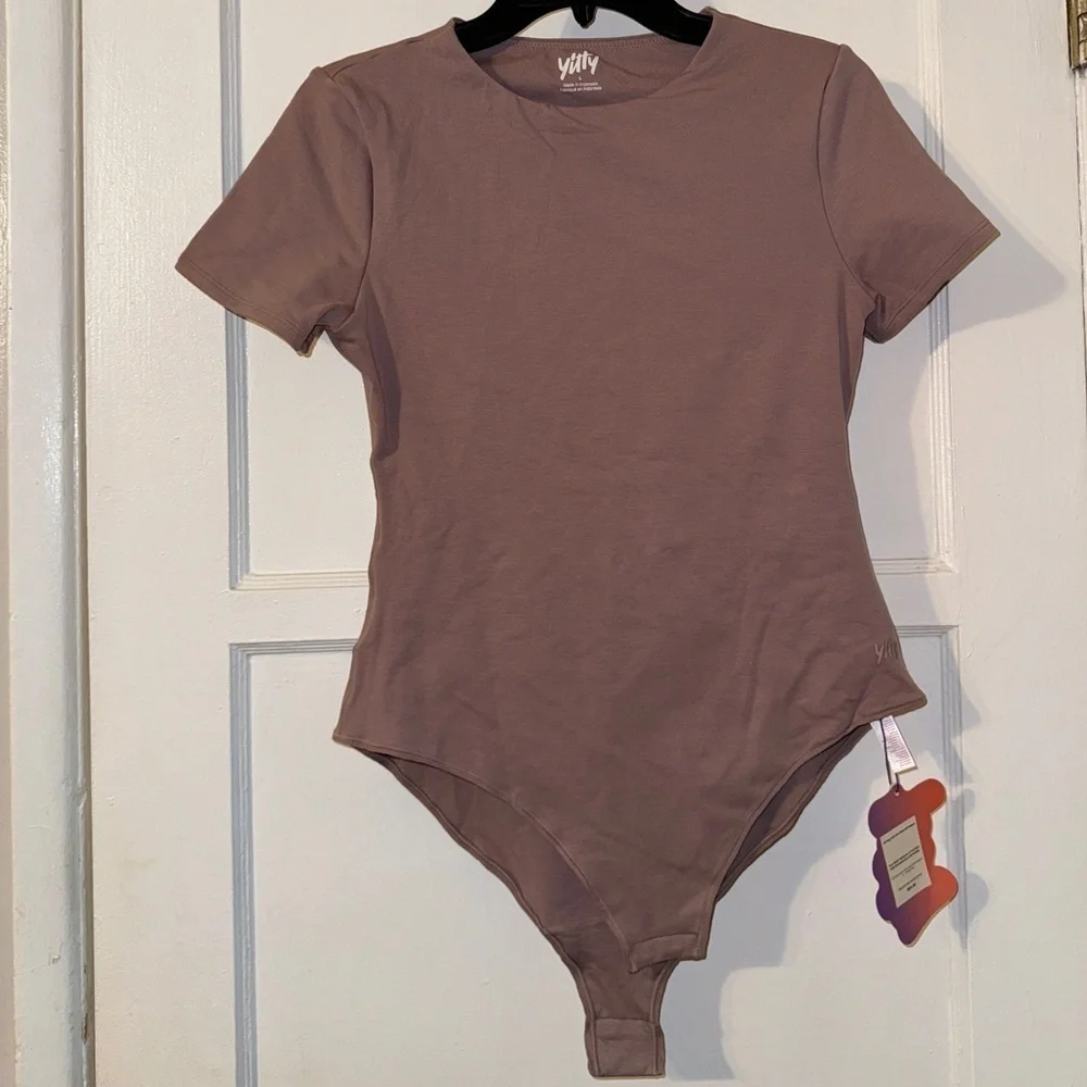 Snug Cotton shirt sleeve brief bodysuit NWT Large